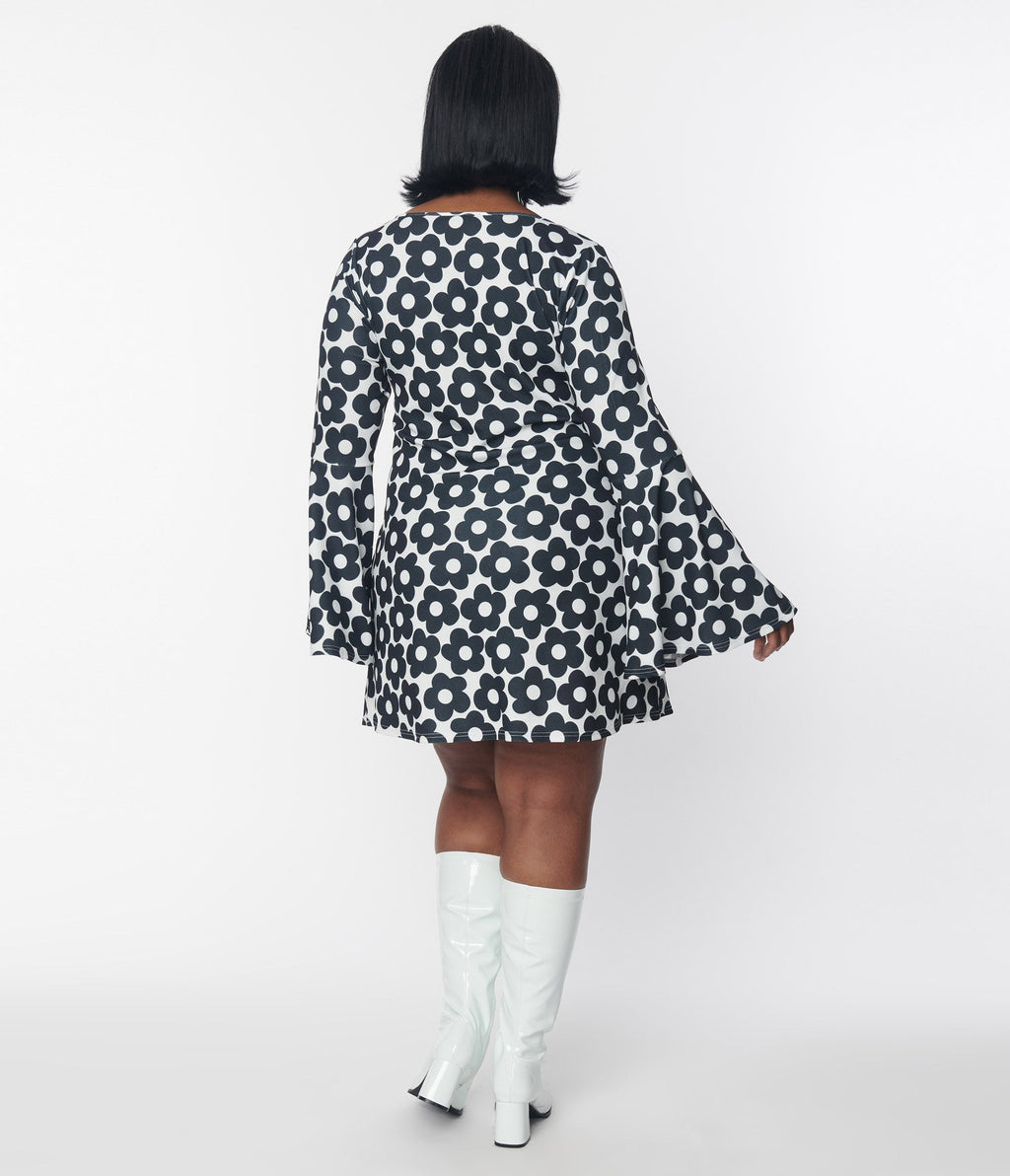 Smak Parlour Plus Size Black & White Mod Daisy Mini Dress